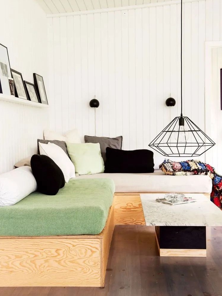 多功能沙发mini户型或是公寓类的客厅,可利用空间有限,沙发建议选择多