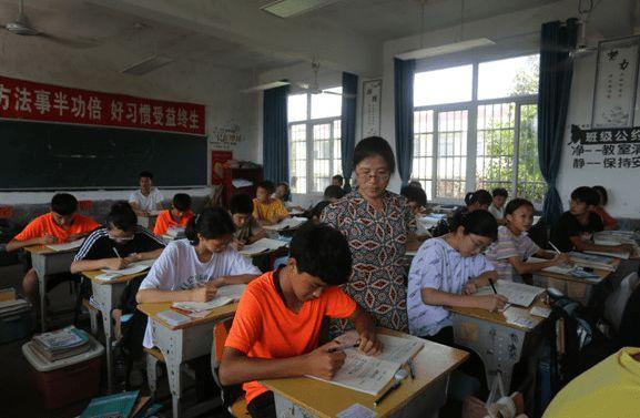 学生考上211后，因一科成绩太差被迫退学，网友感叹道可惜了