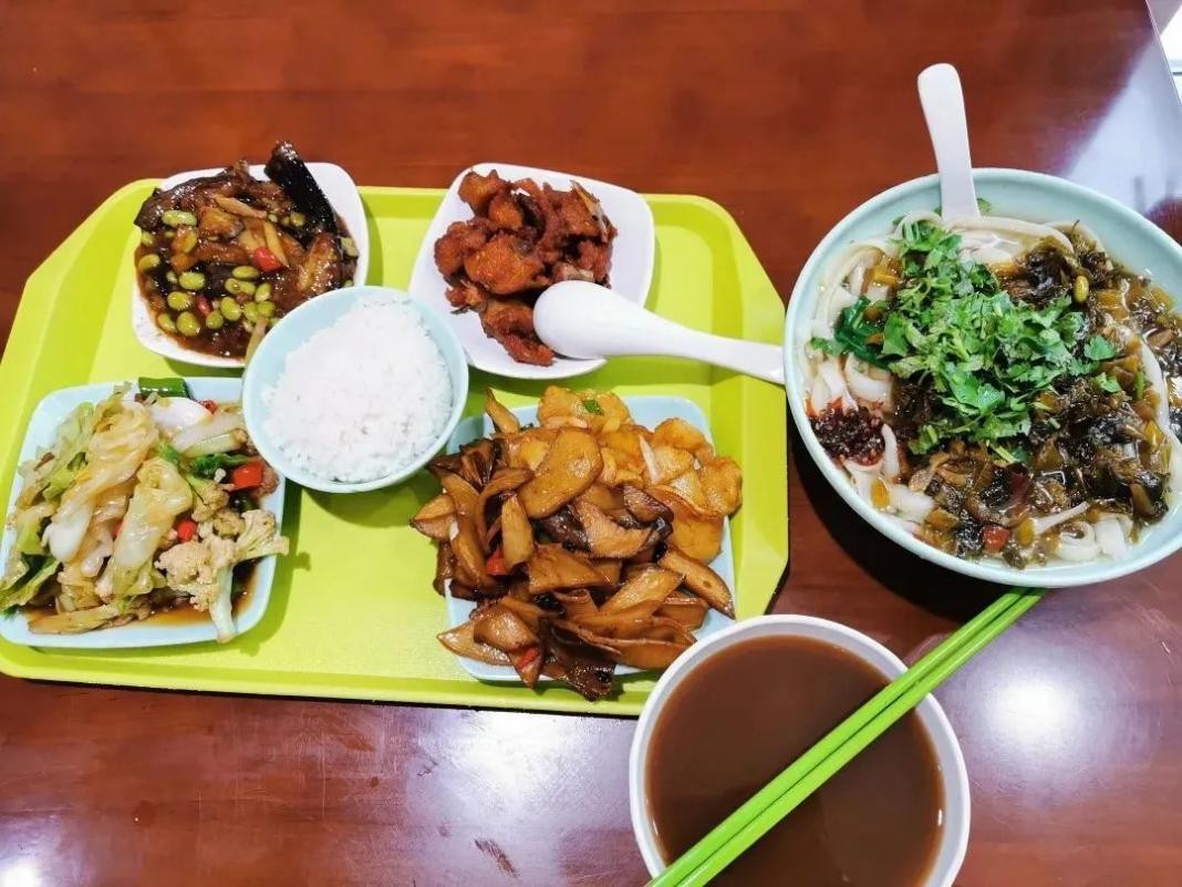 高考必胜！坐拥3个地铁站，食堂比男寝还多！2022，北师大等你赴约！