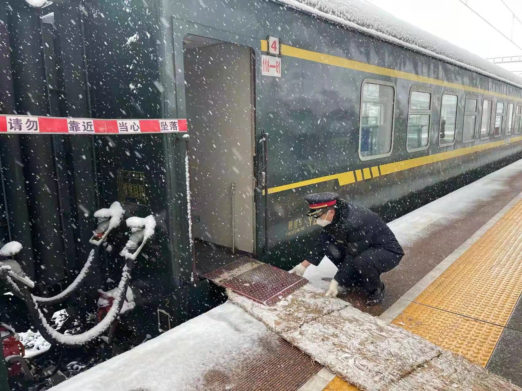 “12年每天上下班往返我都乘这趟小慢车！”