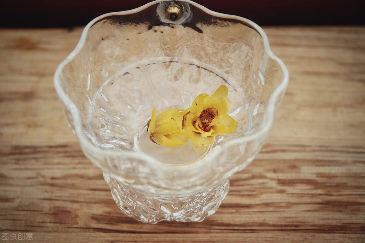 《人间失格》里那些将社恐内心表现得淋漓尽致的句子