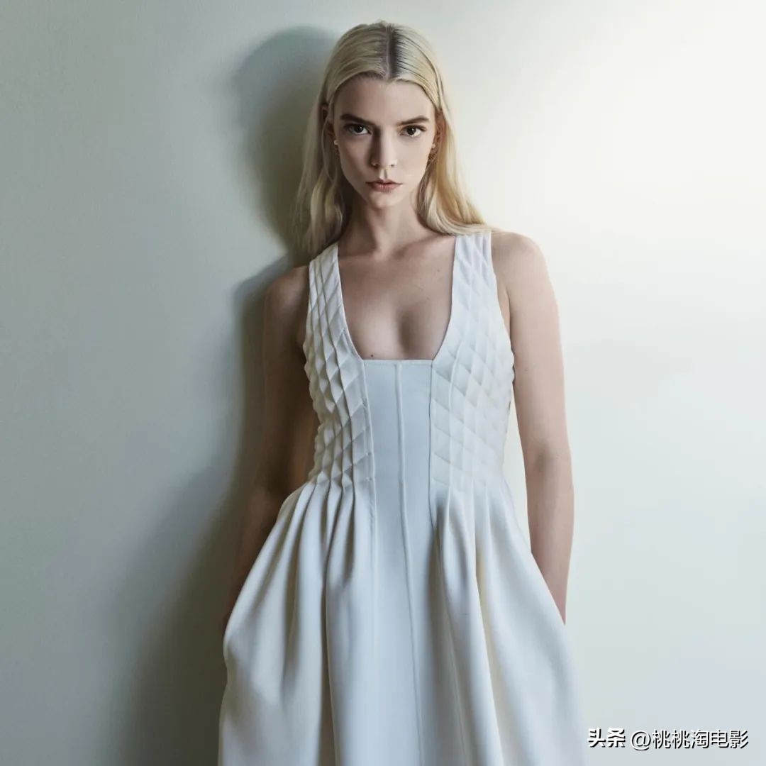 安雅·泰勒-乔伊澳版《VOGUE》封面大片，气质特别的精灵公主