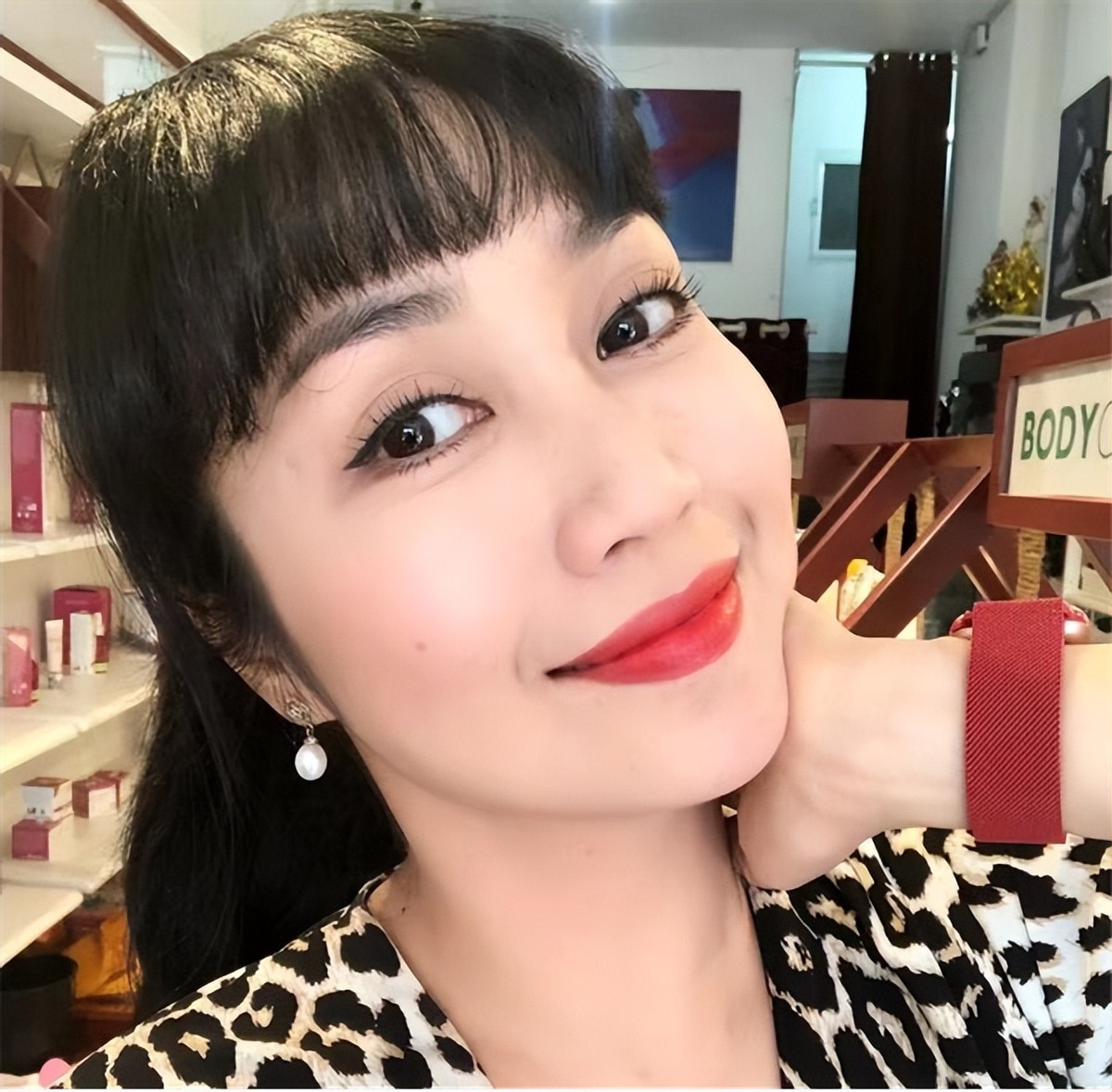 越南女保姆在明星家工作10年，常与明星一家出国旅游住高档酒店