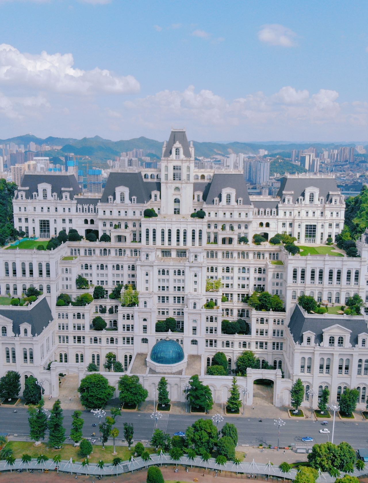花果园是贵阳最大,也是国内最大的棚户改造楼盘,总建筑面积1830万平方