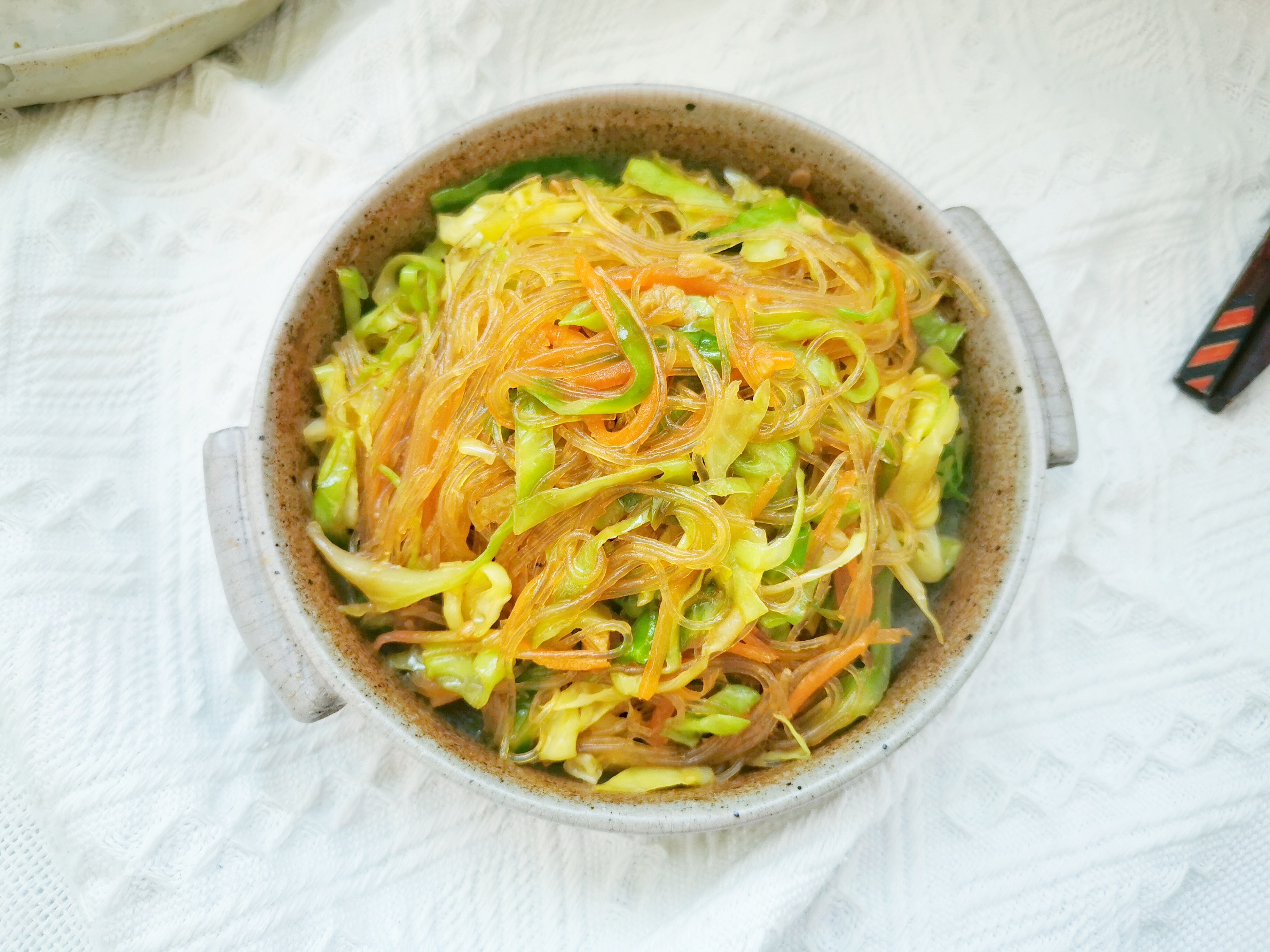 粉丝炒包菜家常做法(包菜和粉丝是绝配这个做法低脂饱腹)