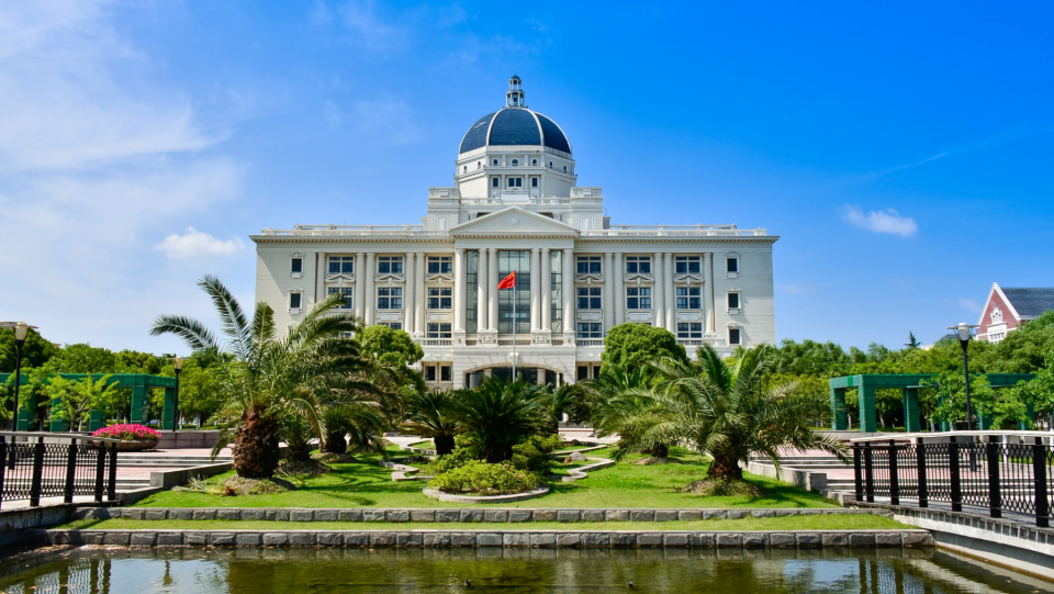 上海这所高校：直属教育部，就业质量超高！学生入职外交部、华为等单位！