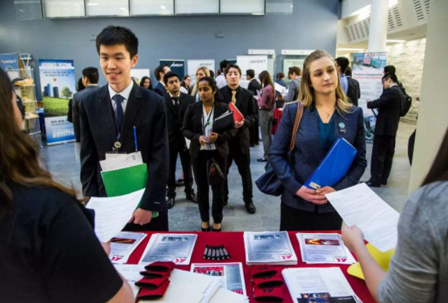 大学生留学热潮不减，他们在国外混不下去后，回国都干些什么？