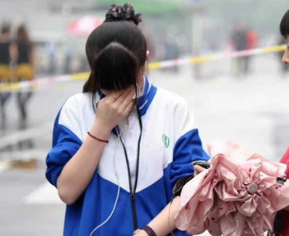 16年前，那个高考故意交白卷的河南“零分少女”，如今怎样了？