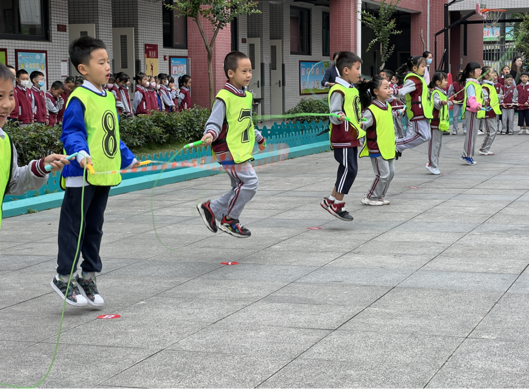 双流区棠湖小学（南区）体育节——田径运动会正式拉开序幕