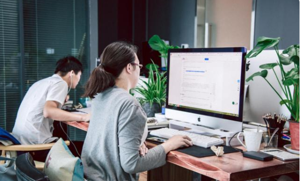 听上去像“铁饭碗”的岗位，真实身份却并非如此，学生慎重报考