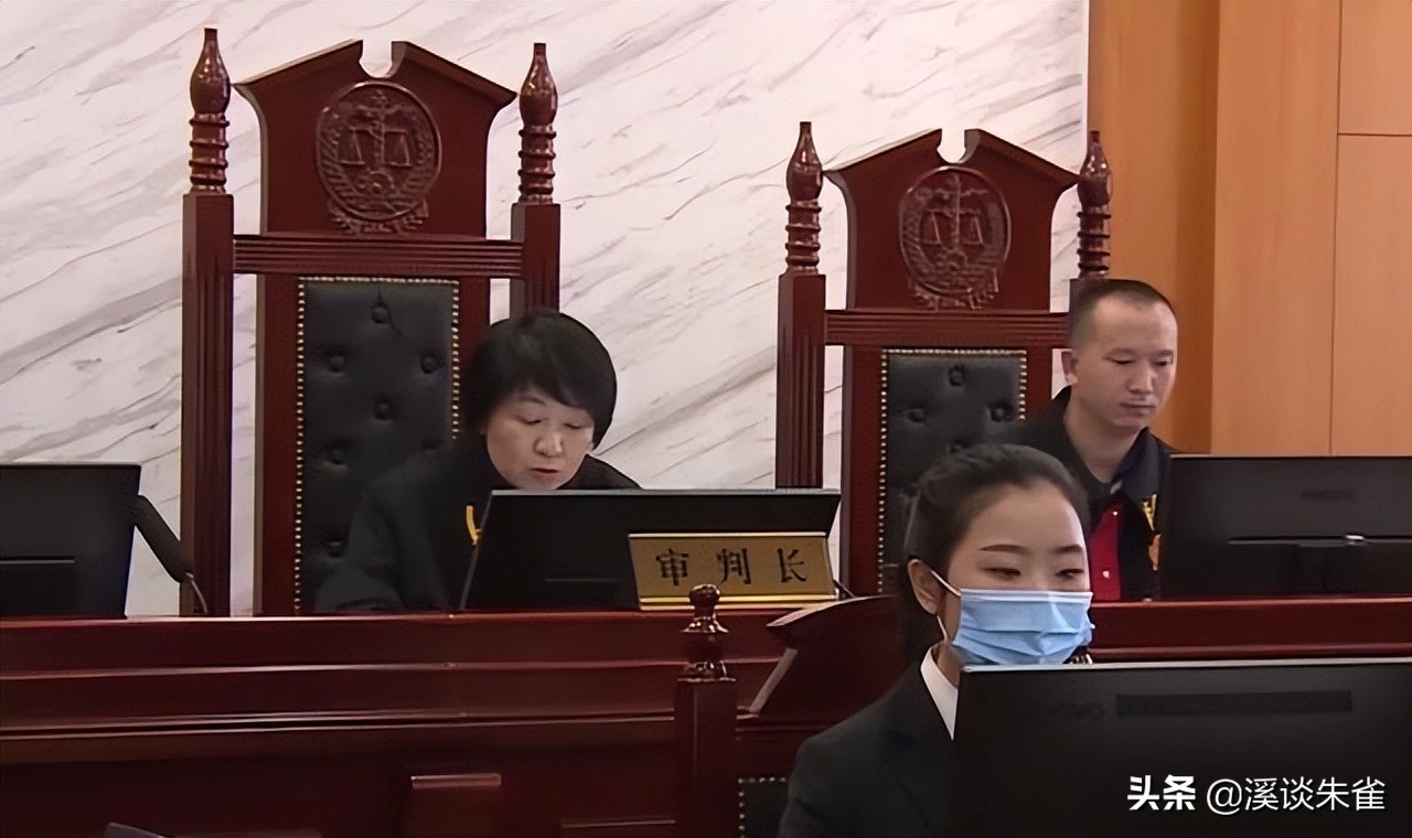 2020年男子摩托车被盗，窃贼两次起诉索赔33万，庭审现场一波三折