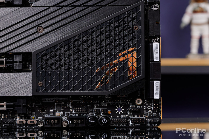 微星MEG Z690 ACE主板评测：规格全面升级的黑金战神