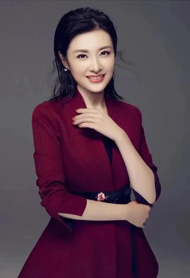 央視“女神主播”周濤到底有多美？（多圖）