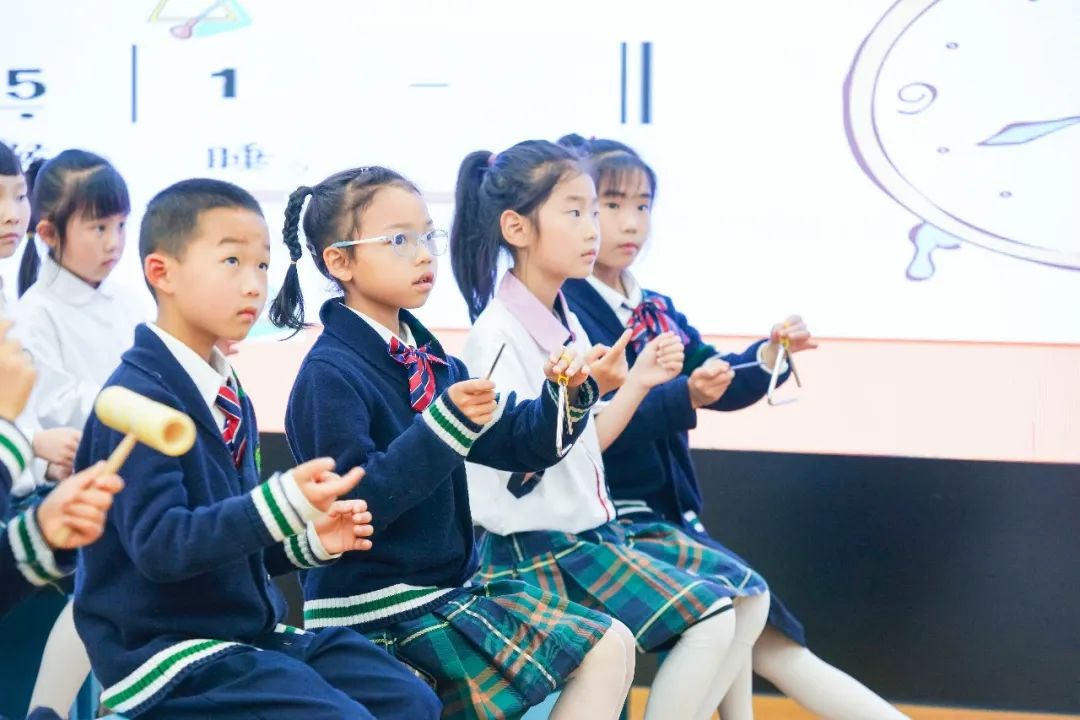 陈锋校长及音乐教研组教师参与区名师夏加强工作室课例研讨活动