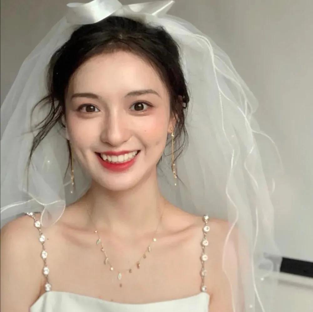 她笑如星辰，心却似寒冰——当温柔女头撞上彻底失望的真相