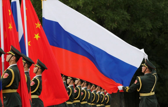 美国挖好了大坑，等着中国还有印度掉进去！我们要小心