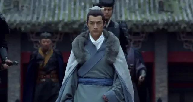 虎背熊腰别穿貂，有人臃肿邋遢，有人雍容华贵，差别太明显