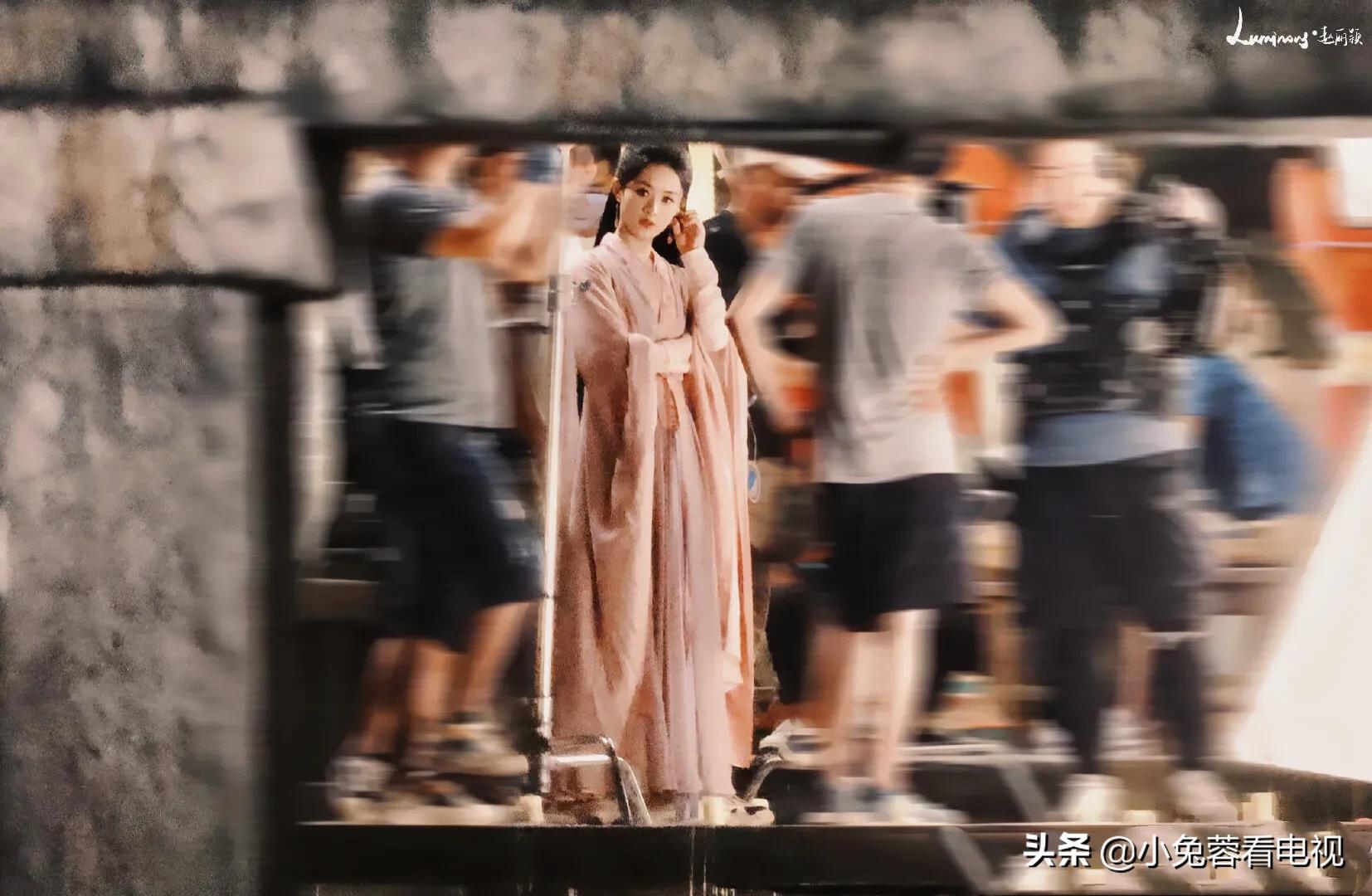 赵丽颖与凤行粉色古装造型