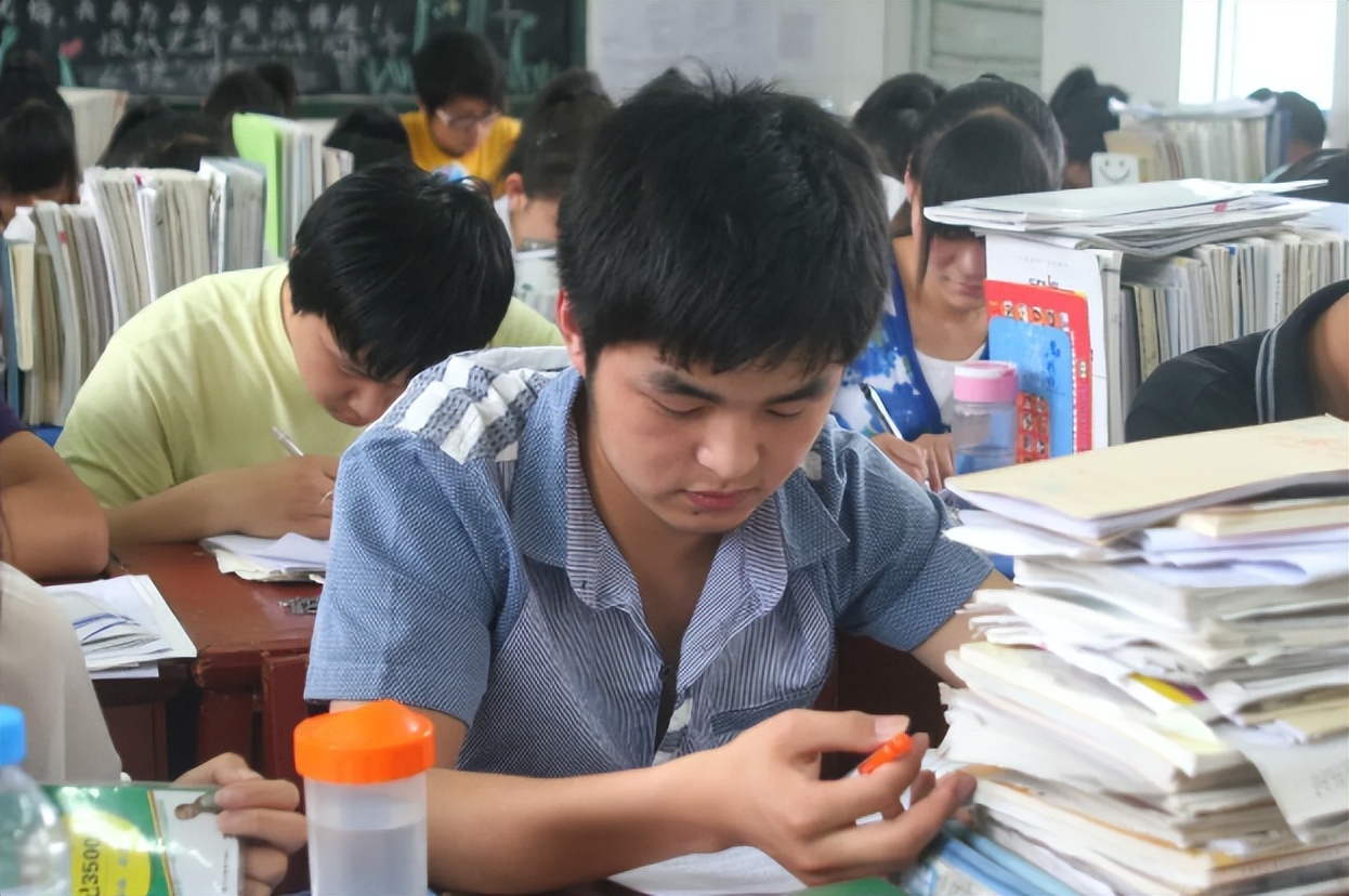 文科录取分数线高于理科，拿高分也比理科难，对文科生公平吗？