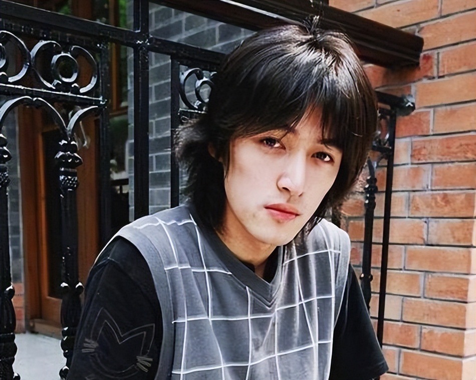 胡歌爸爸胡逸材：前卫的教育助孩子成才，为他的终身大事操碎了心