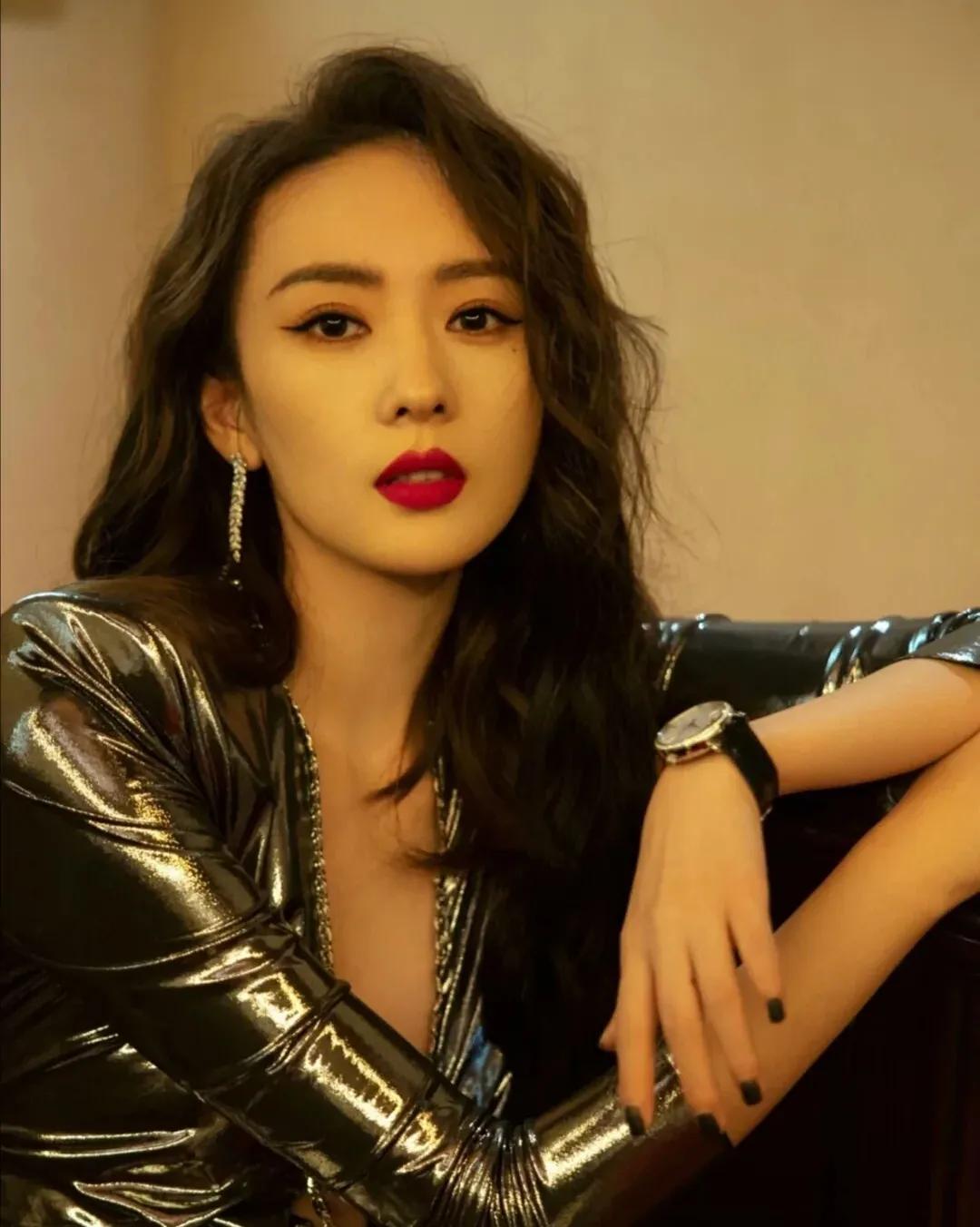 娱乐小爆料 吴倩 王一博 周柯宇 童谣 邓家佳 李易峰杨幂 刘诗诗 吴谨言