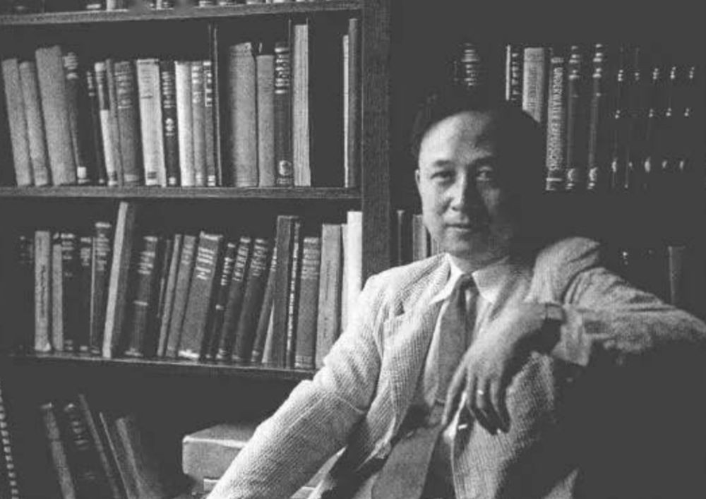 杨振宁回国后年薪有多少？看了清华开出的薪资，才知道他多了不起