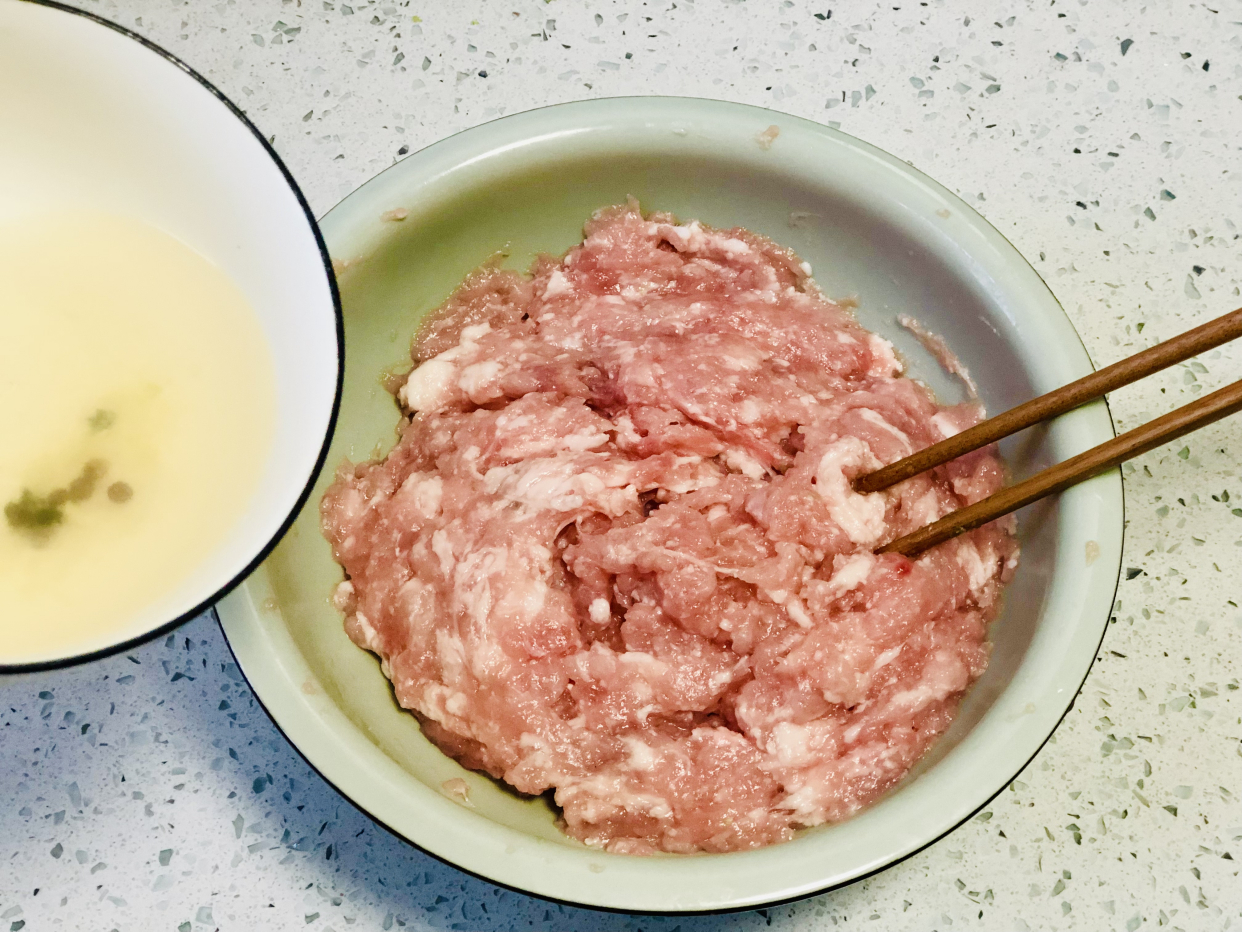 做白菜饺子，最忌用盐杀水，教你饺子馆不外传的配方，香极了