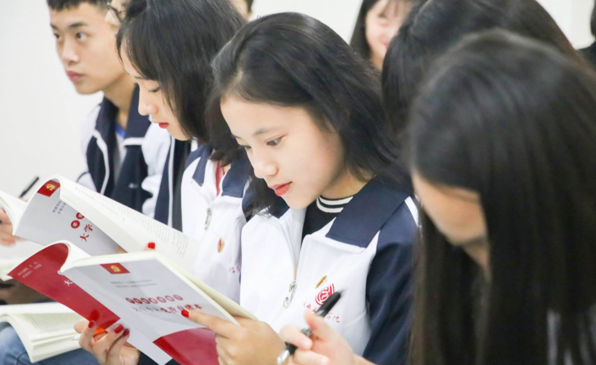 大学生入党有“硬性要求”，3个条件缺一不可，建议学生尽早申请