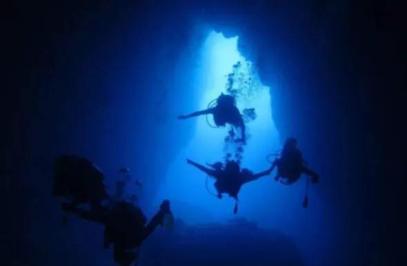 世界上最深的海沟