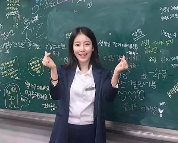 2022年官方通知，老师收入要与公务员持平，老师涨工资不再是空谈