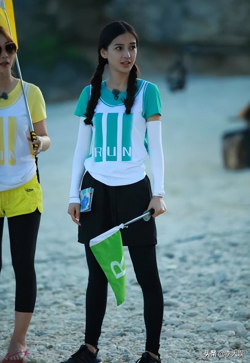 热狗说唱词引争议，谐音梗冒犯到邓紫棋杨颖，杨颖方隔空回应好刚