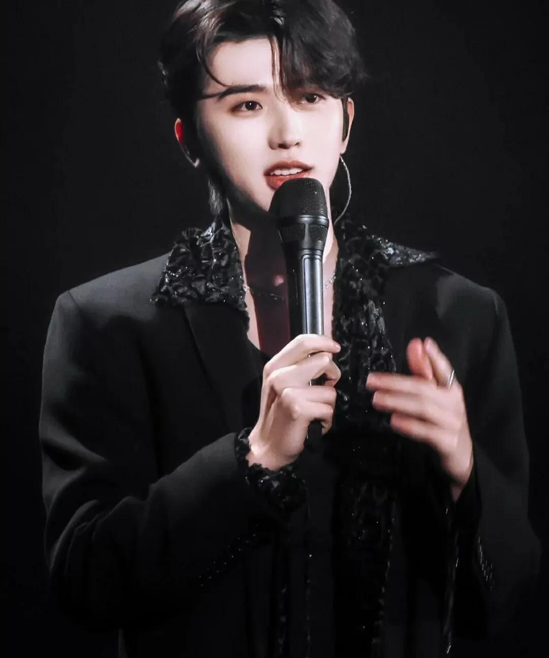 娱乐小八卦 实力演员雷佳音张子枫张新成 蔡徐坤 白敬亭 杨幂 胡一天