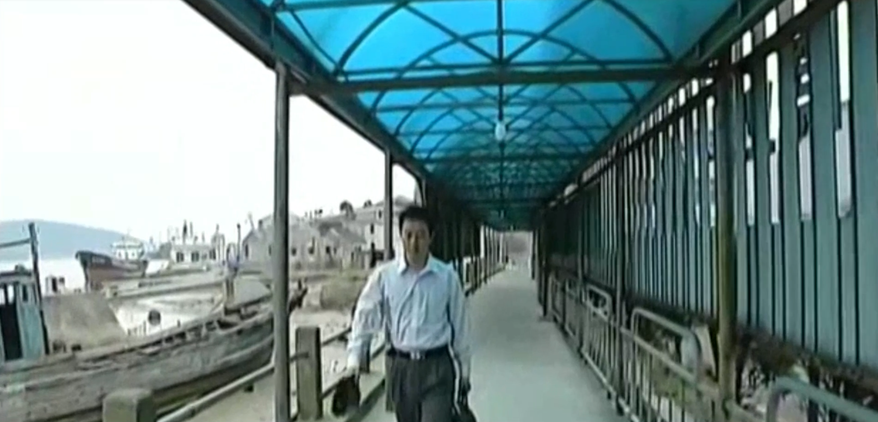 人性与欲望交织的伦理片，丈夫抛弃糟糠之妻，结局让他后悔万分