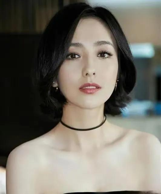 佟丽娅短发，气质优雅、清新靓丽、温婉迷人、明艳动人，太美了