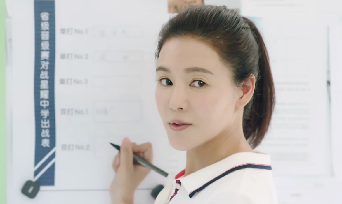 《传家》甩脸当家祖母的顾姨，不仅颜值高演技好，戏外人生更精彩