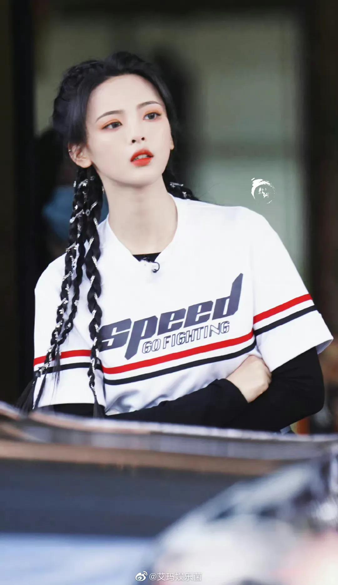 综艺《极限挑战》横店路透之杨超越小姐姐