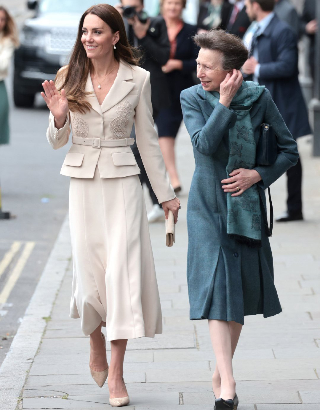 凯特王妃的长裙“正装”穿搭，高级、大气都不算啥，重点是有品位