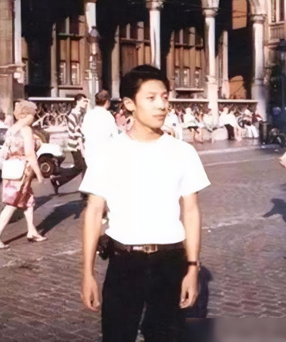 同为《今日说法》主持，撒贝宁成央视红人，张绍刚却在网综混饭吃