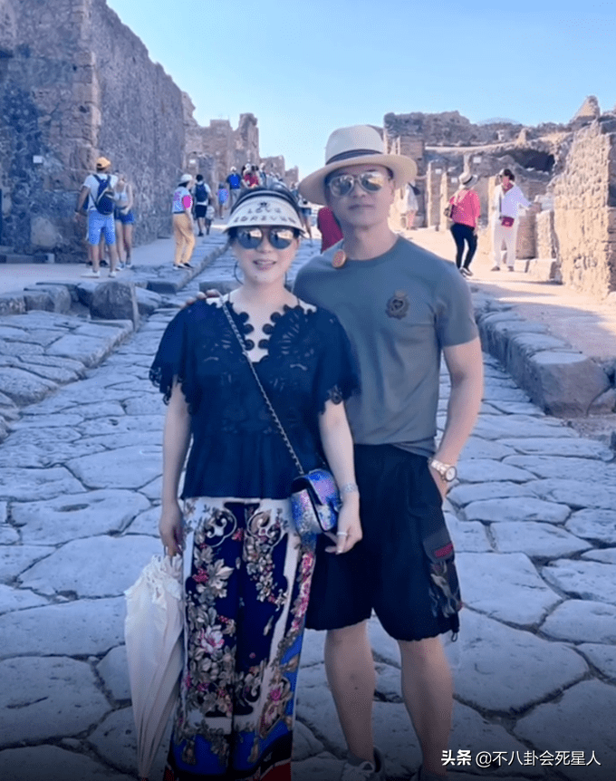 落魄商演，千元付费聊天，这些港星在内地表面缺钱，实际身家不菲