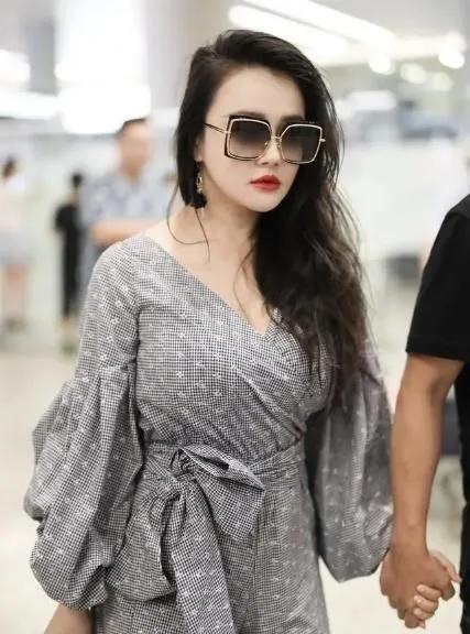 拳王妻子冉莹颖