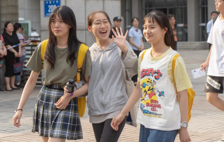 大学校园里的“潜规则”，导员一般只会暗示，无知新生容易吃亏