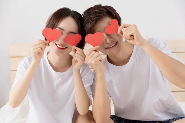 男人爱不爱你，他的身体语言最诚实，骗不了人