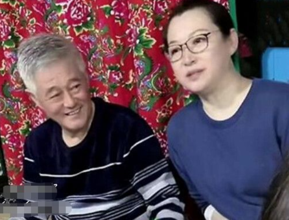 同是赵本山的种，把前妻女儿和后妻女儿一对比，差距一目了然