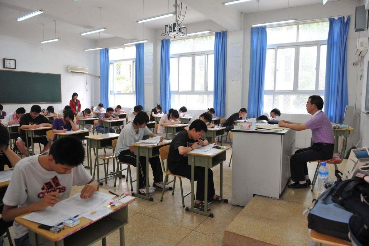 高考写甲骨文，川大破格将他录取，导师却直言：宁愿辞职也不教他