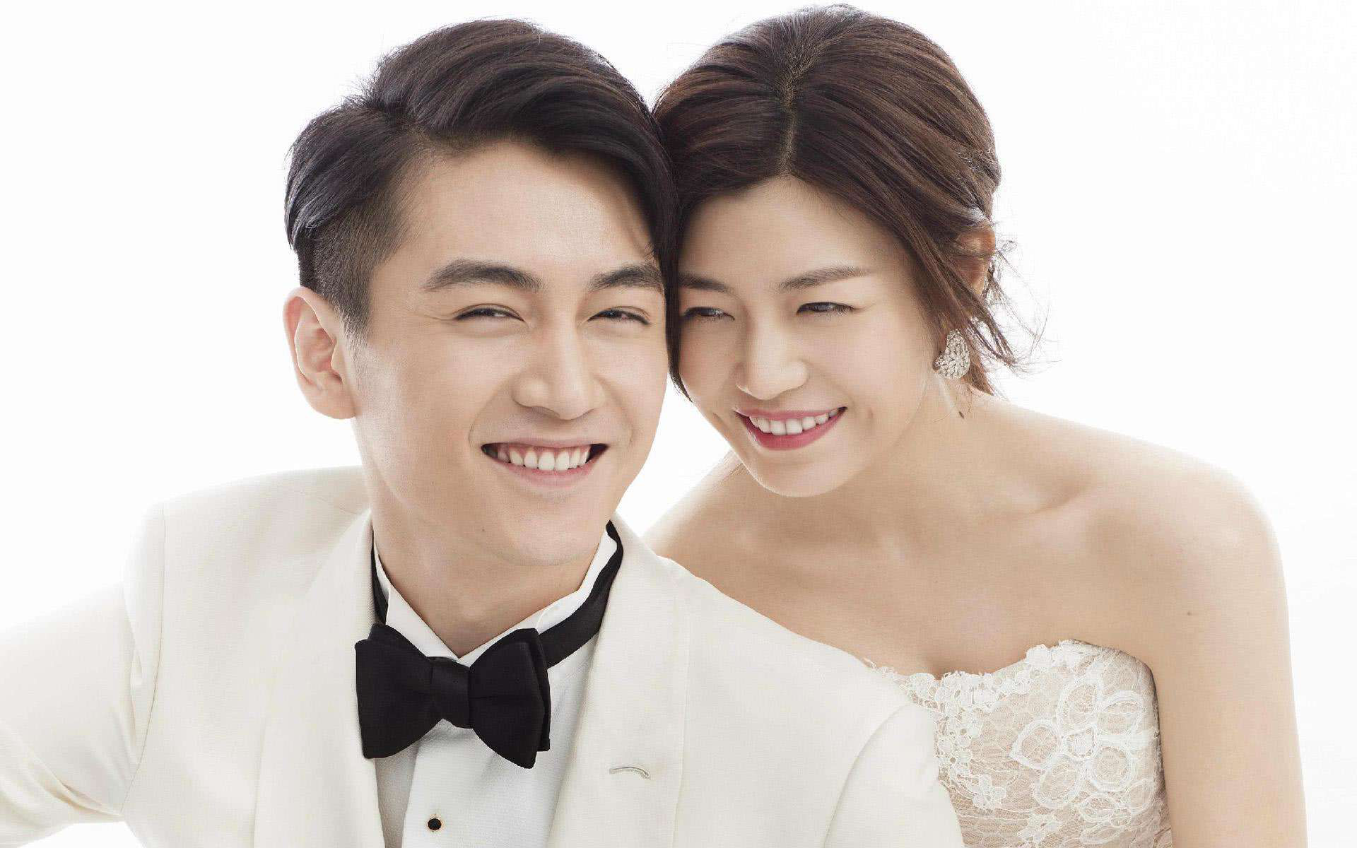 陈晓陈妍希儿子正脸照曝光，大眼睛像父亲，5岁还叼奶嘴惹争议