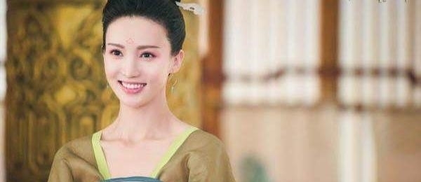 1407年，朱棣的老婆徐皇后病逝，朱棣伤心欲绝，发誓在不立后，怎料不久后