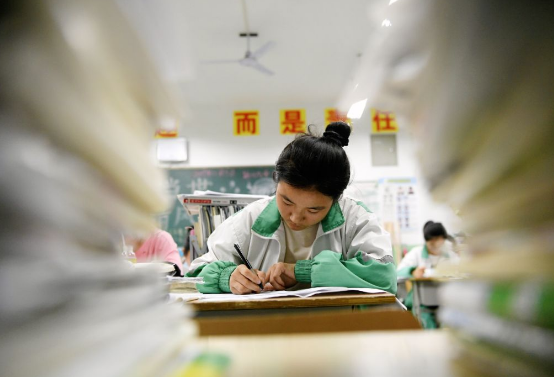 高考时双胞胎替考可行吗？官方：我有“火眼金睛”，看谁敢？