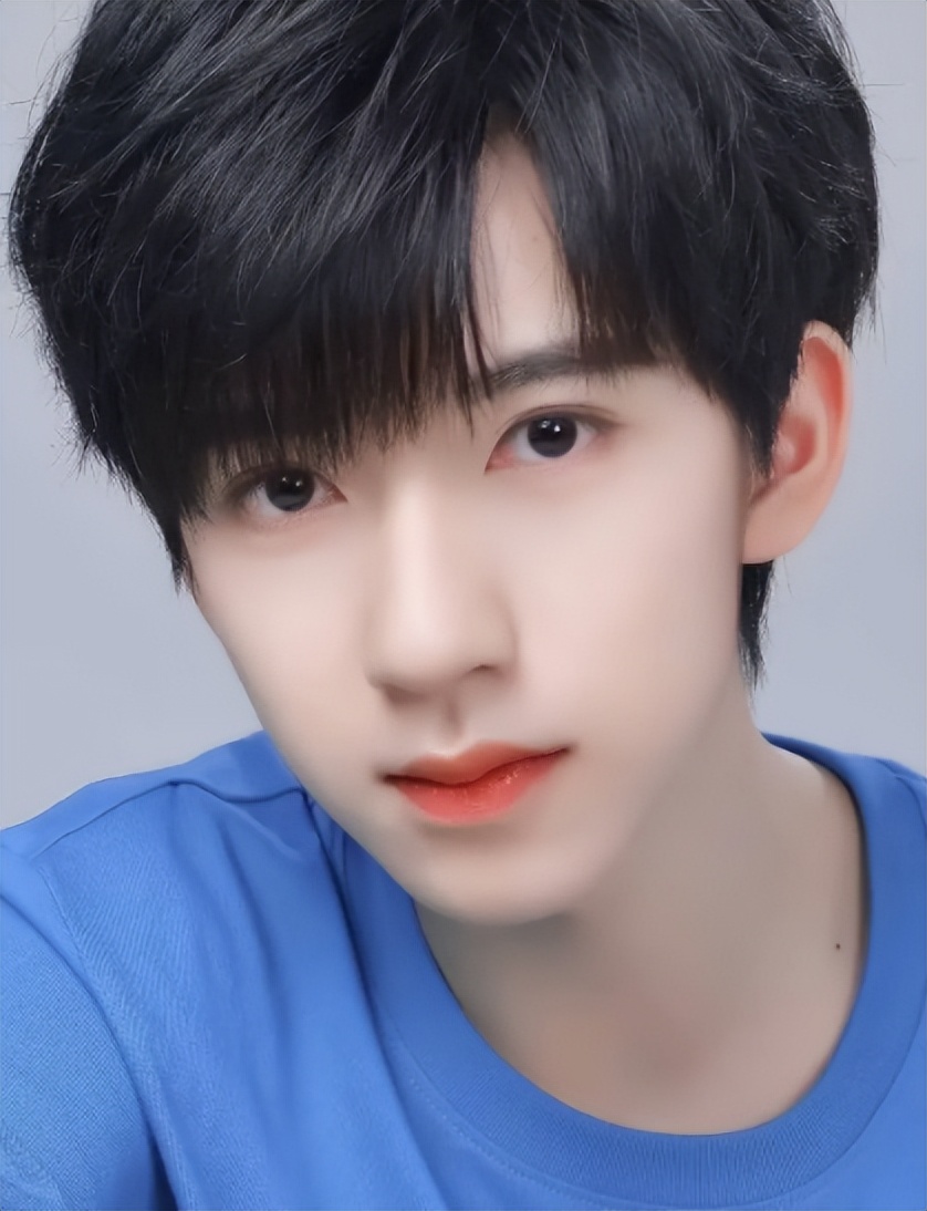 中传艺考成绩流出，时代少年团贺峻霖成绩不俗，不愧是学生的榜样