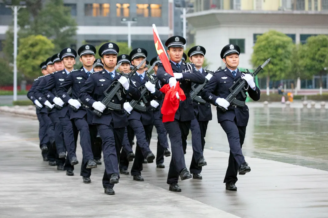 【你的平安我的节日】广西河池:以“警”之名致敬我们的节日