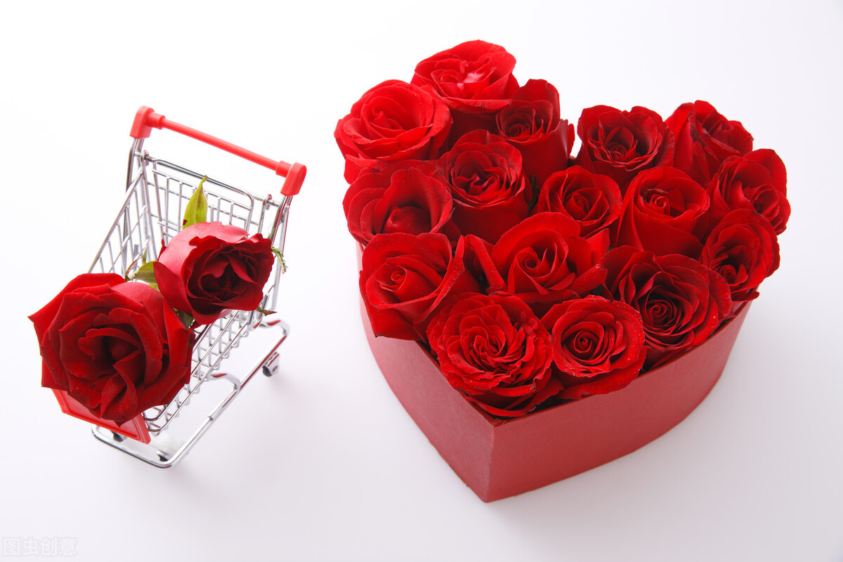 水阔山遥，不复相见，缠缠绵绵，想你永远